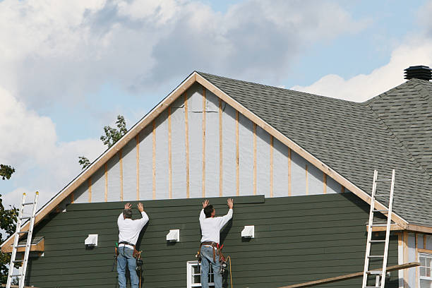 Professional Vinyl Siding technician working in Northford, CT